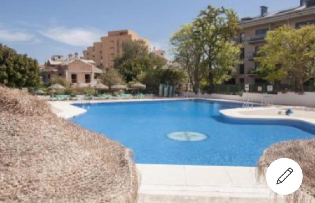 Apartamento vacacional con piscina Benalmádena Exterior foto