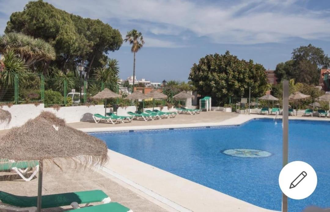 Apartamento vacacional con piscina Benalmádena Exterior foto